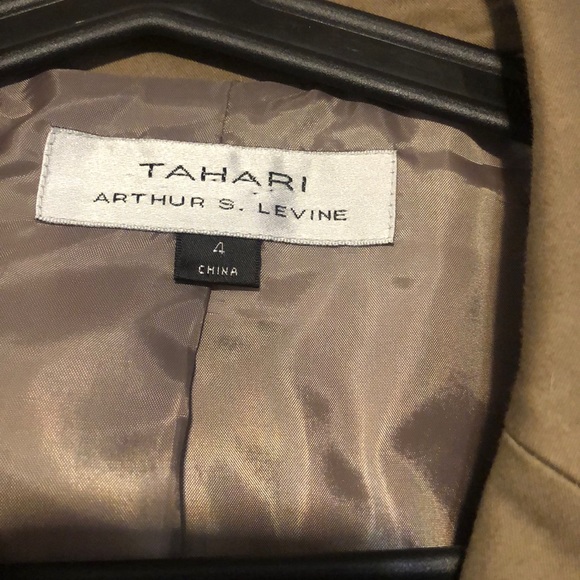 Women’s size 4 frilled clean cut jacket. - Picture 4 of 7